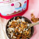granola cu merișoare și fulgi de cocos
