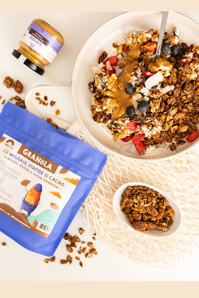 Granola cu migdale, stafide si cacao